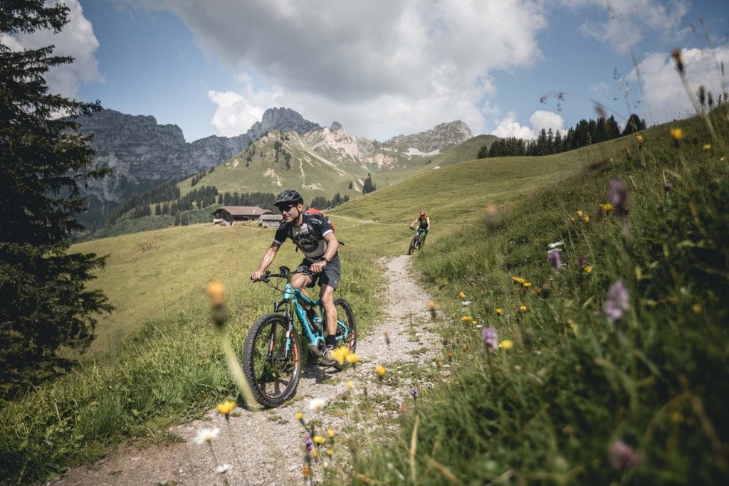 Mountain biking in Gstaad and Rougemont