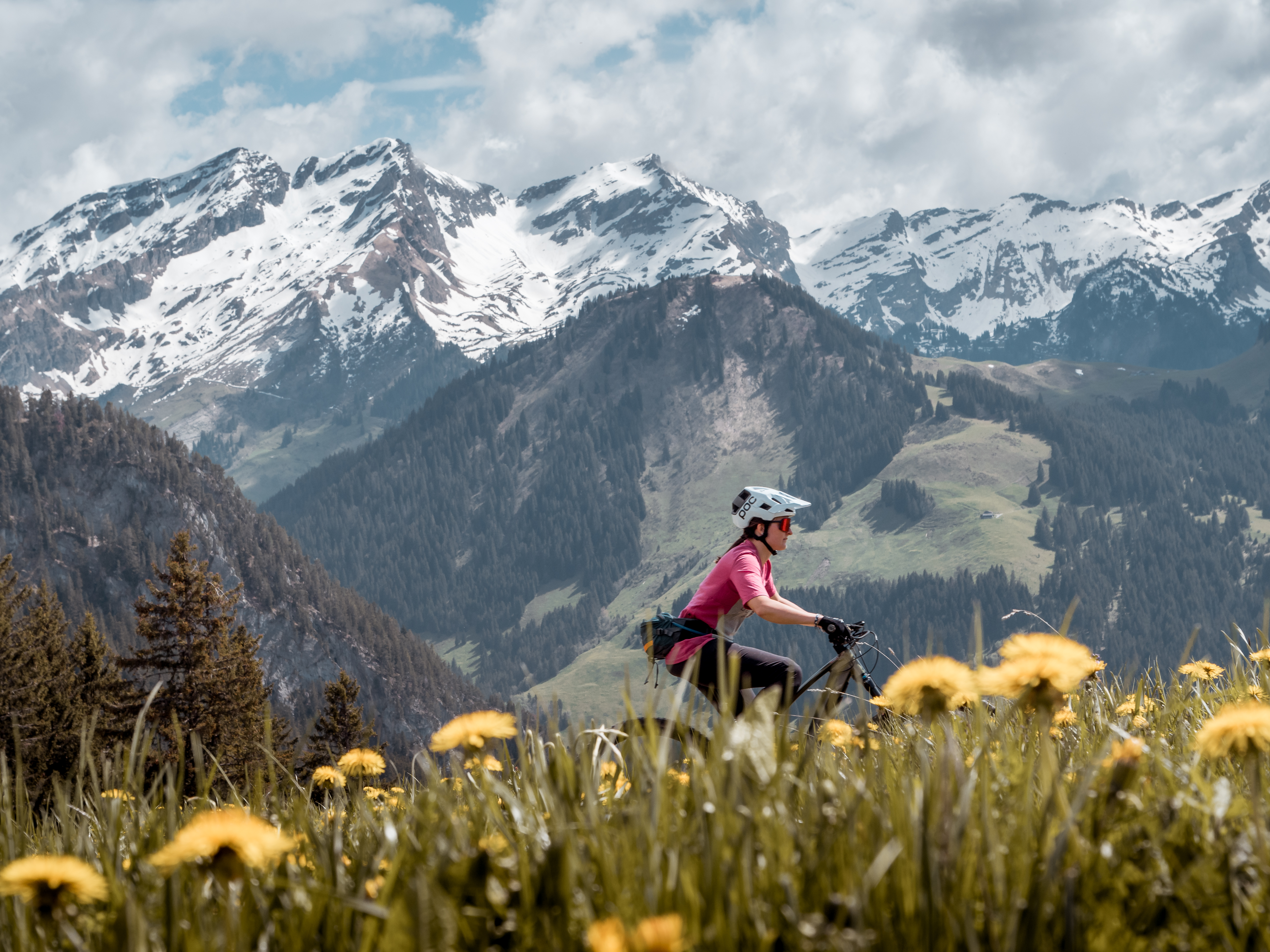 Mountain biking in Gstaad and Rougemont
