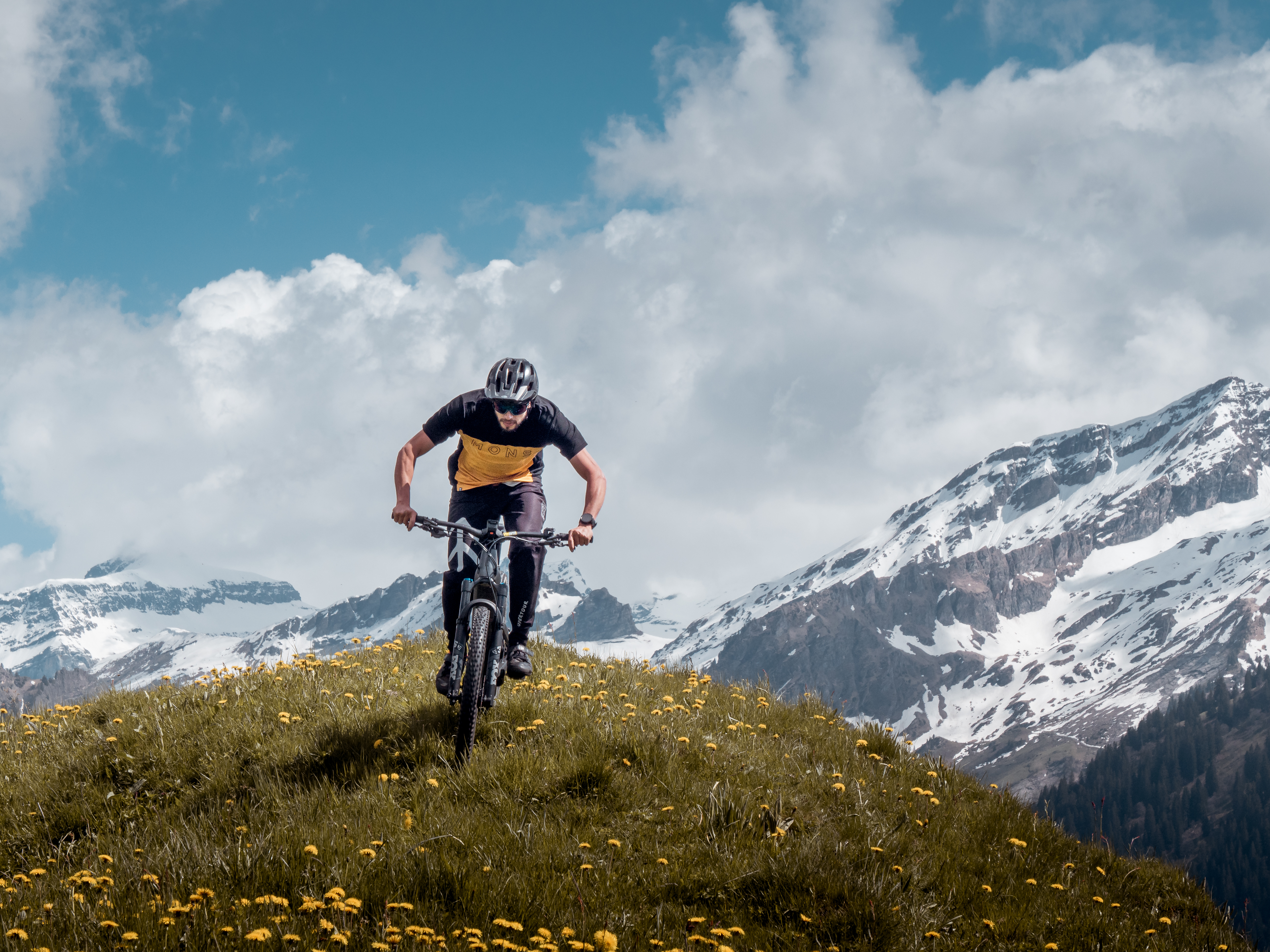 Mountain biking in Gstaad and Rougemont